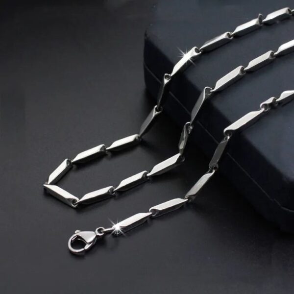 Titanium Edge – Sleek Silver Chain for Men - Image 4