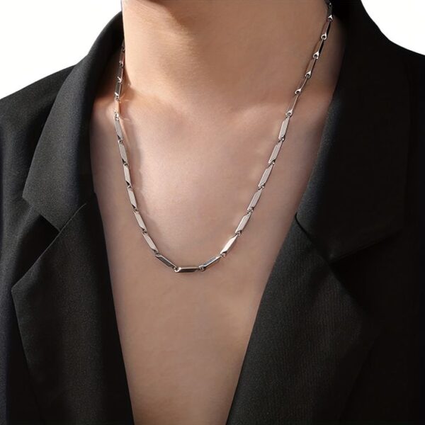 Titanium Edge – Sleek Silver Chain for Men - Image 2