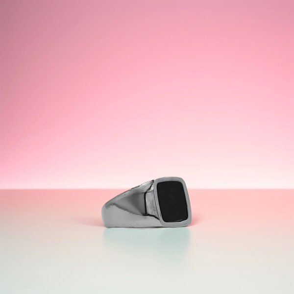 Onyx Sovereign Silver Ring - Image 3